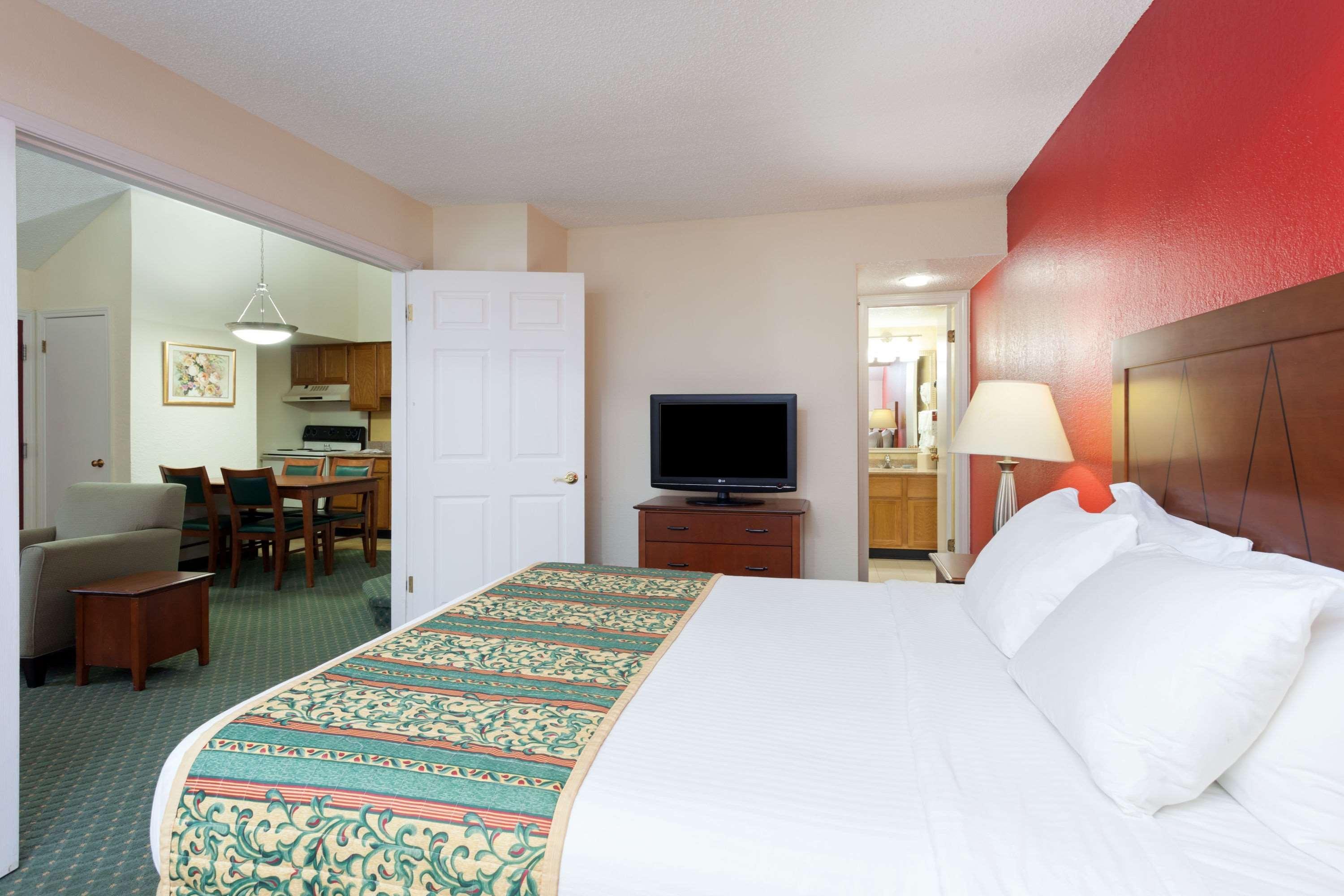 Hawthorn Suites By Wyndham Dearborn/Detroit Экстерьер фото